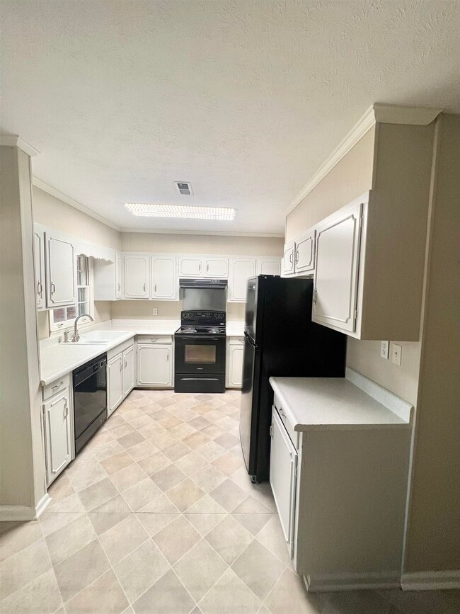 Building Photo - 300 Springdale Dr