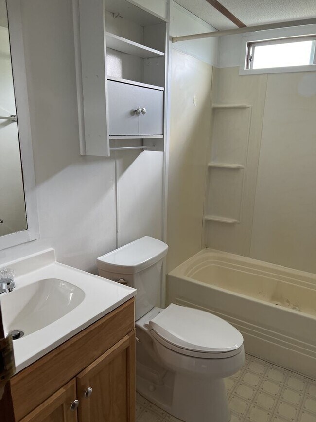 Building Photo - 235 Monarch Ln