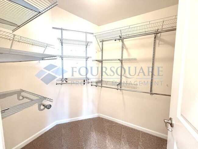 Building Photo - Beautiful 4-Bedroom Home Screened Porch & Bonus Room – Minutes from RTP, Shopping & Dining , Comm...