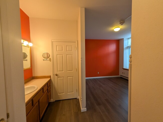 Building Photo - 1000 Fountain Terrace Dr