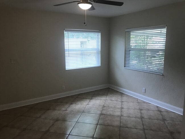 Building Photo - Large Old West Tampa Home