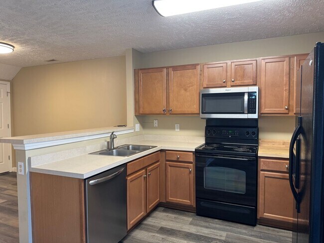 Building Photo - 2BR Townhome in Shadow Glen