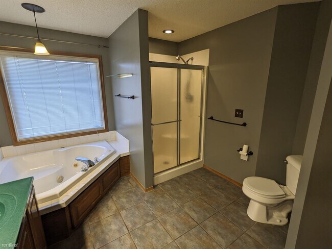 Building Photo - 4 br, 4 bath House - 409 West Concord Road