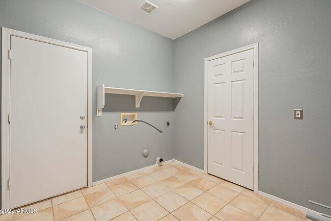 Building Photo - 13241 W Jacobson Dr