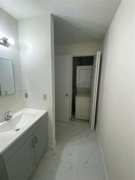 Building Photo - 8250 SW 149th Ct