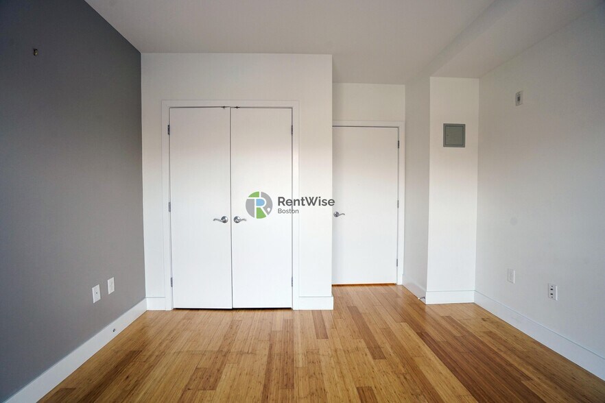 Building Photo - 1085 Boylston St