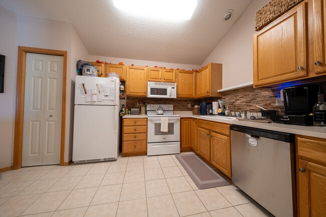 Building Photo - 8772 Coburn Ct