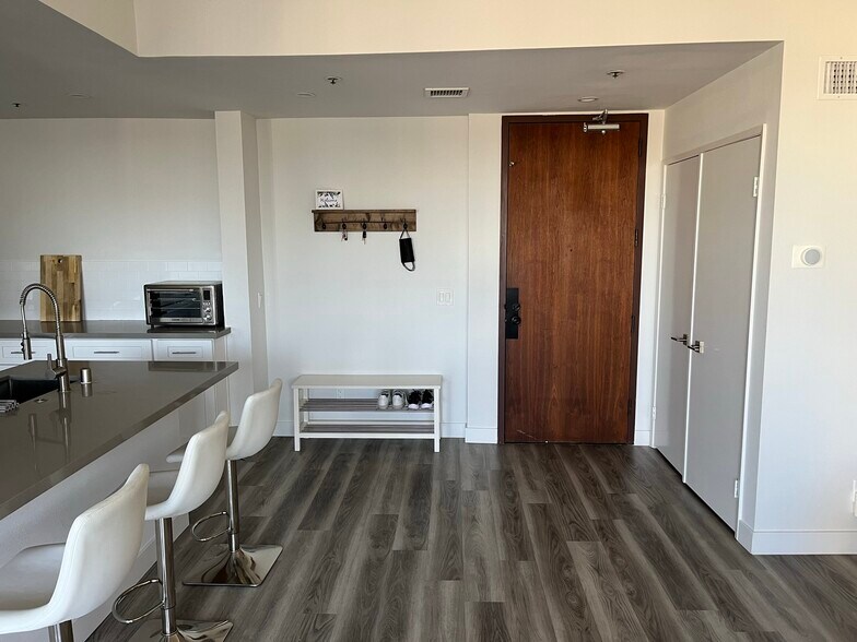 Entryway - 222 S Central Ave