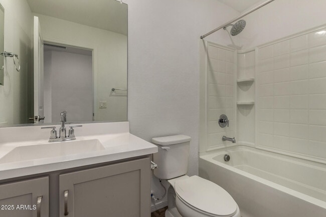 Building Photo - 15142 W Sherman St