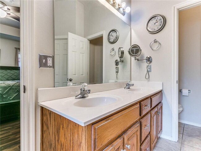 Building Photo - 4817 Montrose Dr