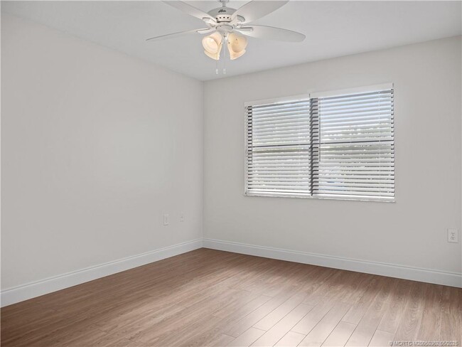 Building Photo - 2468 N W Everglades Blvd