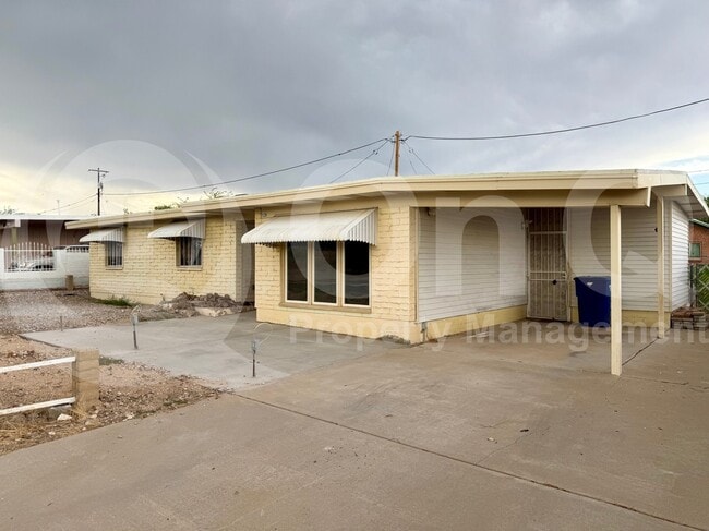 Building Photo - 2120 N 3rd Ave