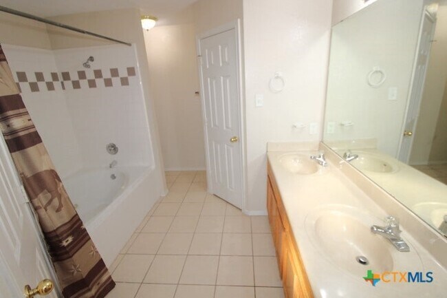 Building Photo - 4202 Jake Spoon Dr