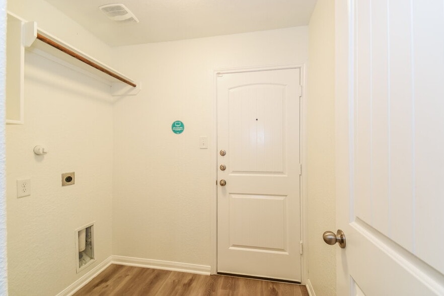 Building Photo - 10339 Spruce Villa Trce