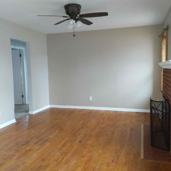 Building Photo - 110 Meadow Ln