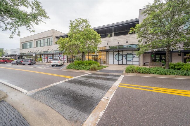 Building Photo - 762 S Village Cir