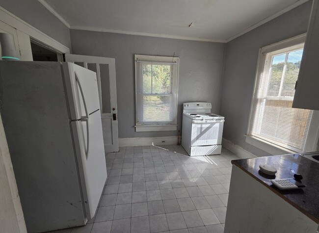 Building Photo - 1182 Brentwood Ave