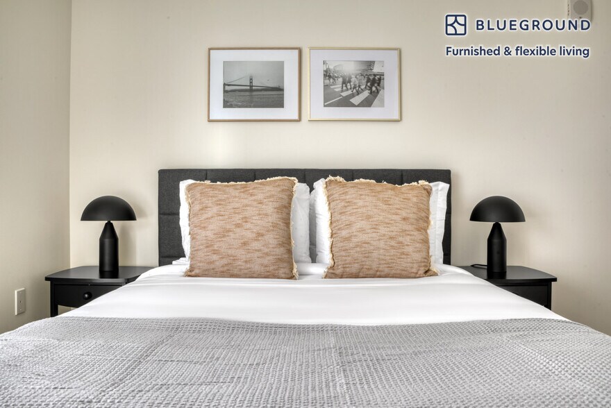 Building Photo - 10349 NE 10th St