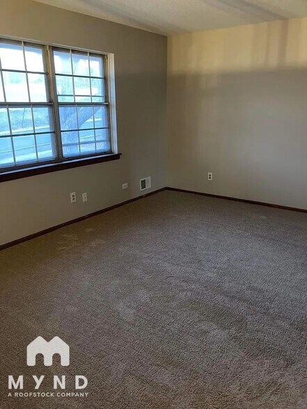 Building Photo - 10319 E 78 St