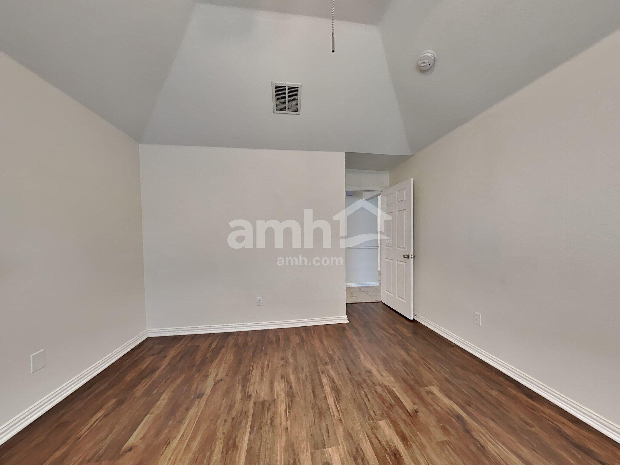 Building Photo - 87 Elmwood Trail