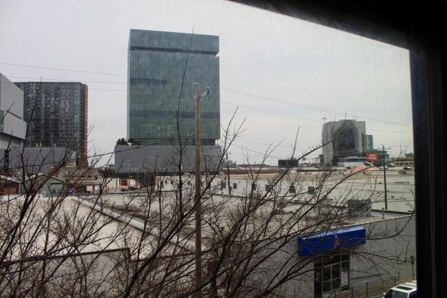 Building Photo - 2502 Live Oak St