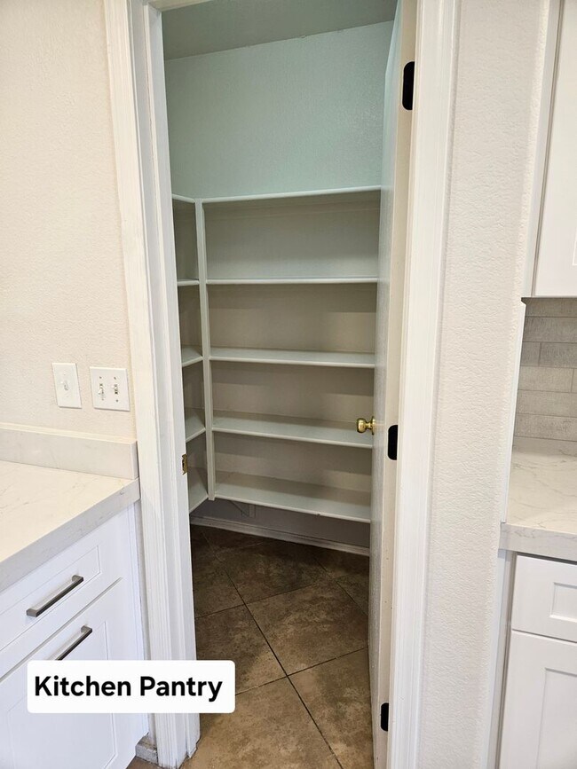 Building Photo - Mirador Estates (Lindsay & Warner) 3 bed 2 bath single level