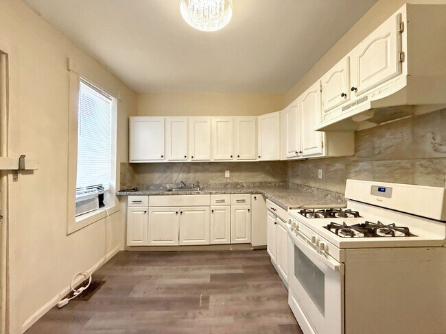 Building Photo - Charming Baltimore Rowhome with Updated Kitchen, Covered Front Porch & Basement
