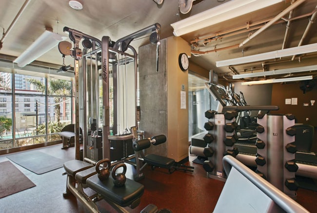 Building Photo - 1 Bed, 1 Bath + Storage - South Beach/SOMA...