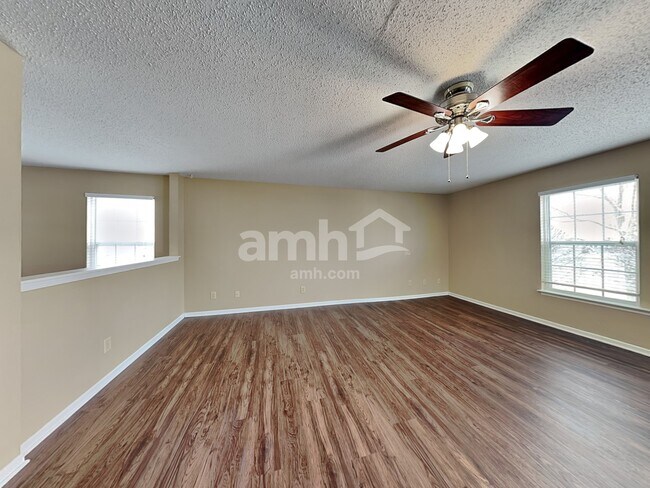 Building Photo - 5862 N Quincy Dr