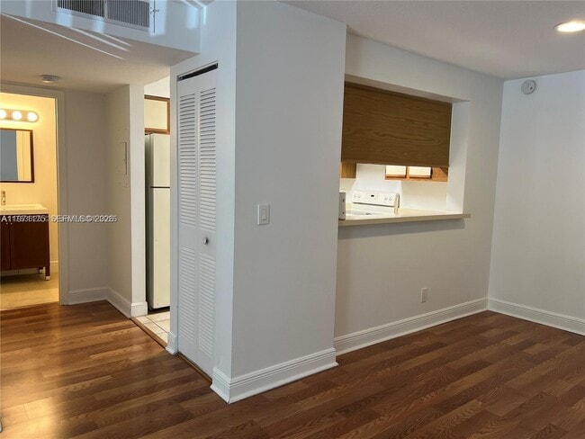 Building Photo - 1255 SW 46th Ave