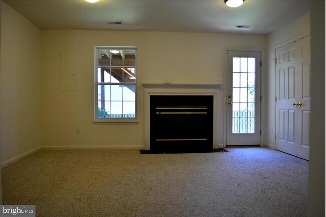 Building Photo - 2518 James Maury Dr