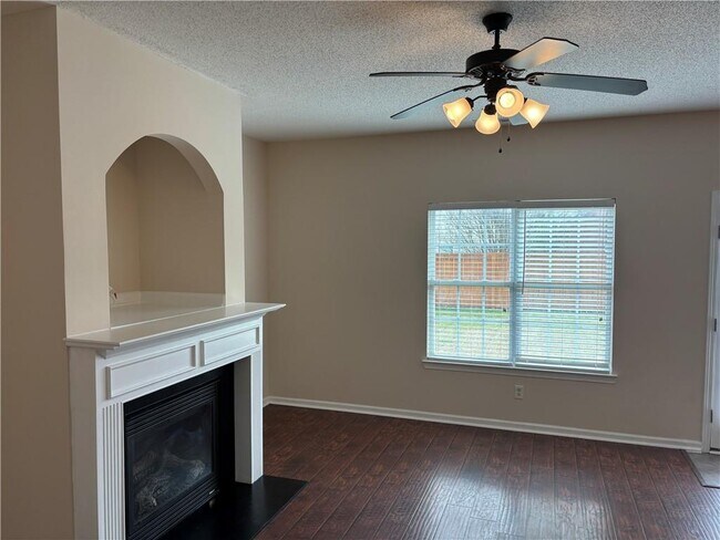 Building Photo - 13 Cottage Trce NW