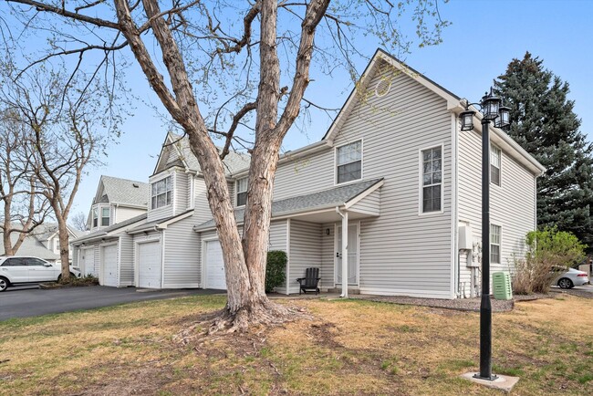 Building Photo - Cherry Creek Schools Condo | Balcony, Fireplace, Garage + Pool