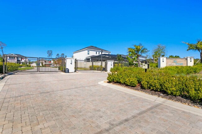 Building Photo - "Spacious 4-Bed, 4-Bath Retreat at 2612 Le...
