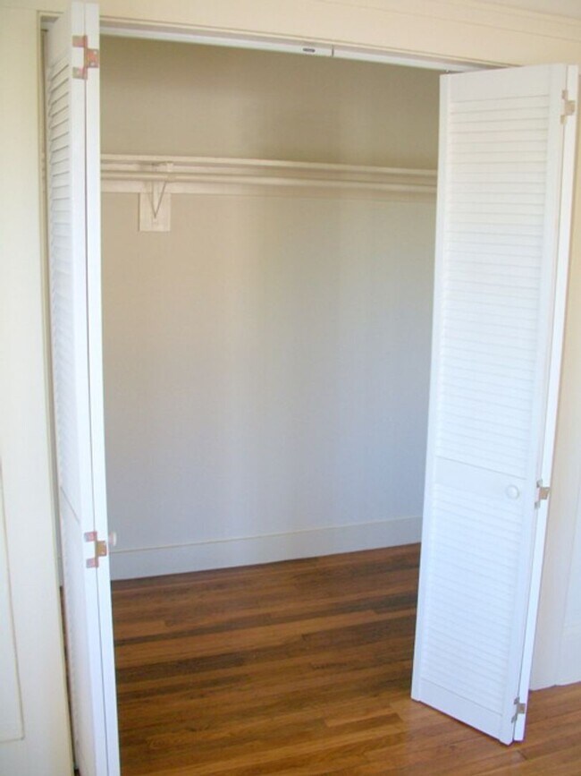 Building Photo - This unit is a Studio, with a giant kitchen room/dining space. With large closet