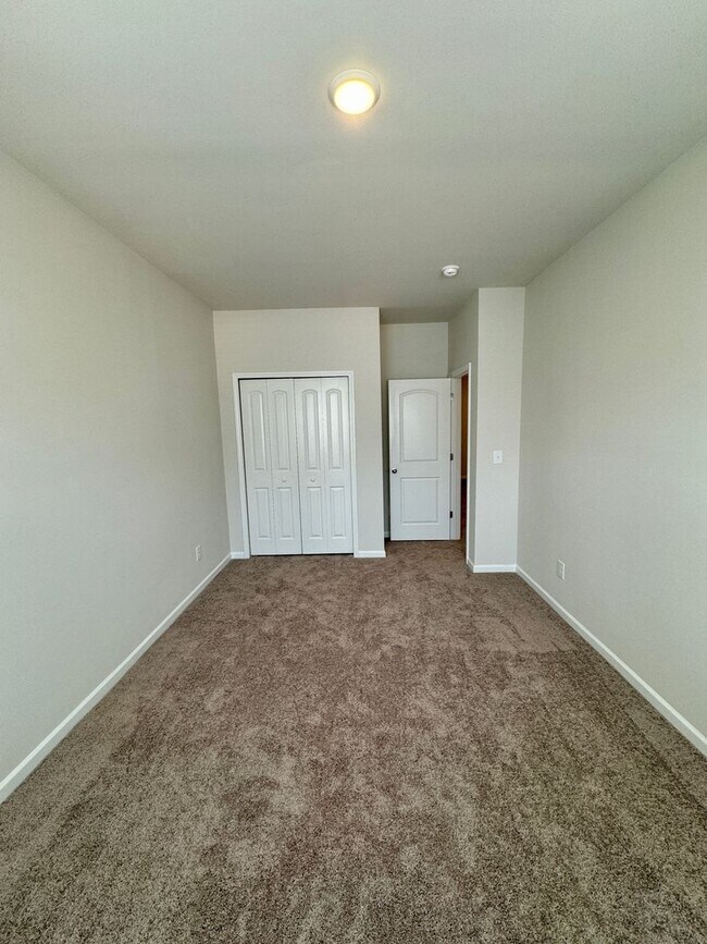 Building Photo - Beautiful, 3BR/2.5BA Townhouse in Gastonia