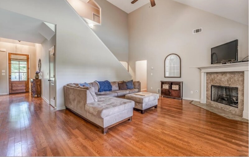 Building Photo - 10165 Carly Dr