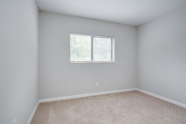 Building Photo - 503 Windsong Cir