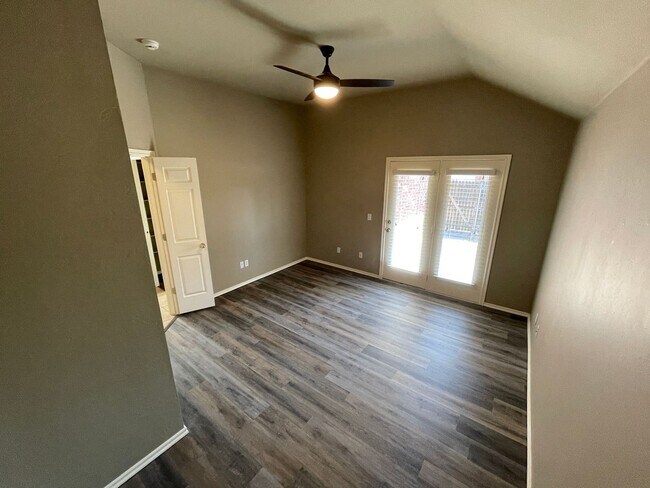 Building Photo - 3 br, 2 bath House - 400 N Willowood Drive