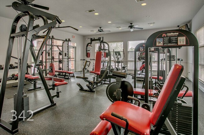 Building Photo - 600 13th St E