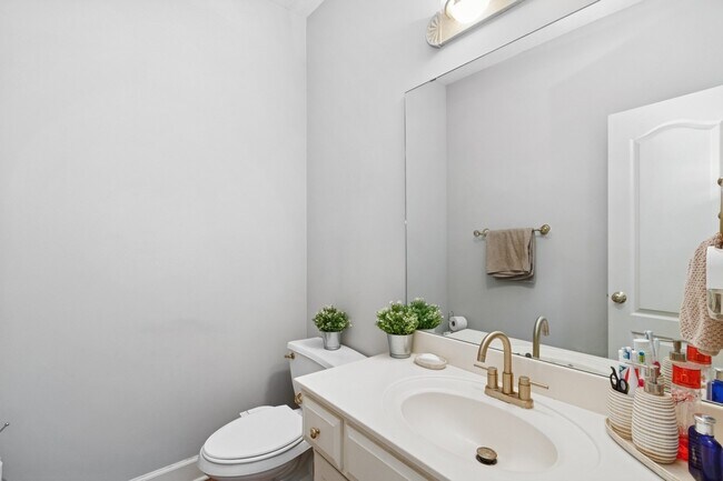 Building Photo - 5337 Meadowlark Dr
