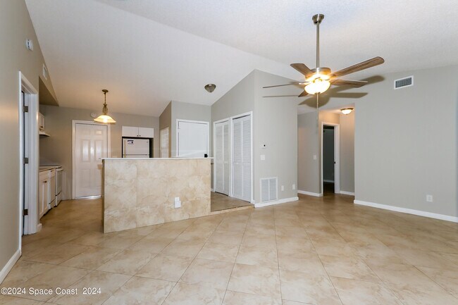 Building Photo - 661 SW Prado Ave