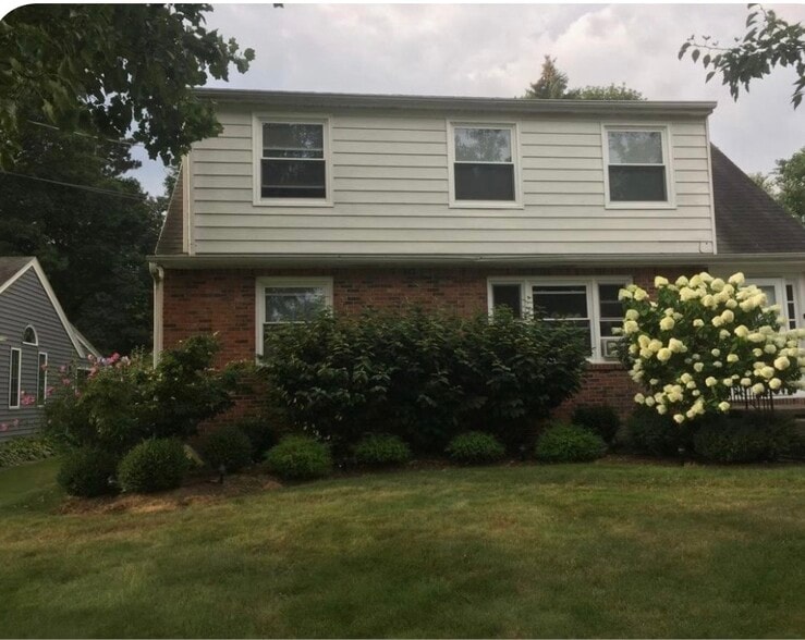Primary Photo - 67 Princeton Pl