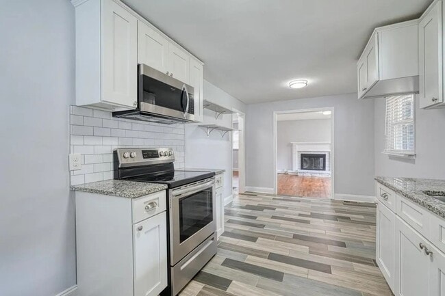 Building Photo - 215 Collins Ave