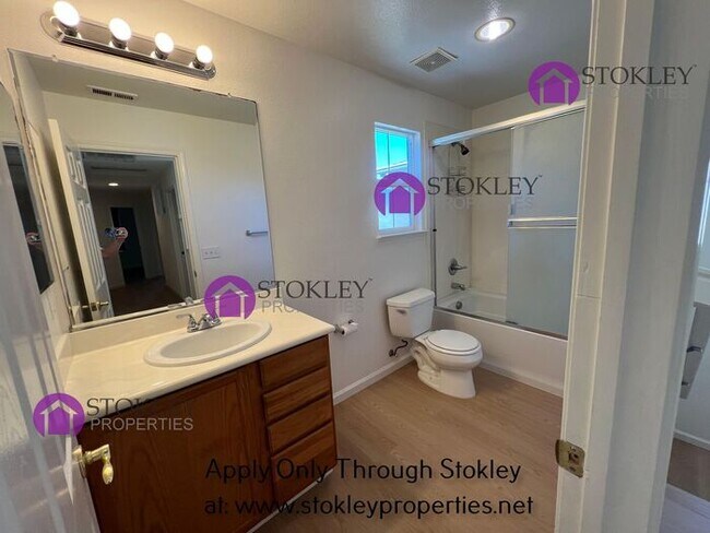 Building Photo - 1 Addison Ct