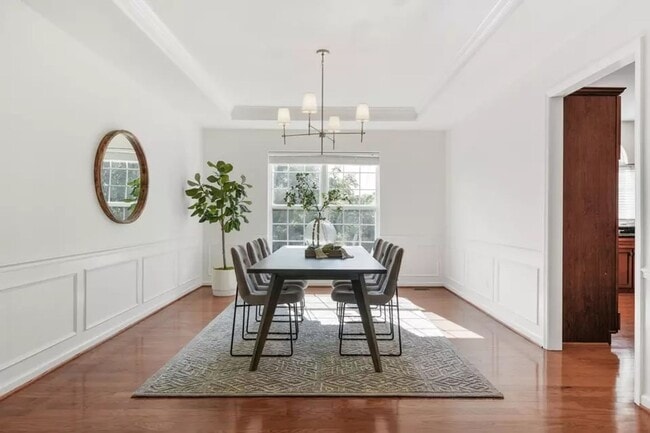 Building Photo - Executive 5BR / 4.5BA Rental In Bellevue