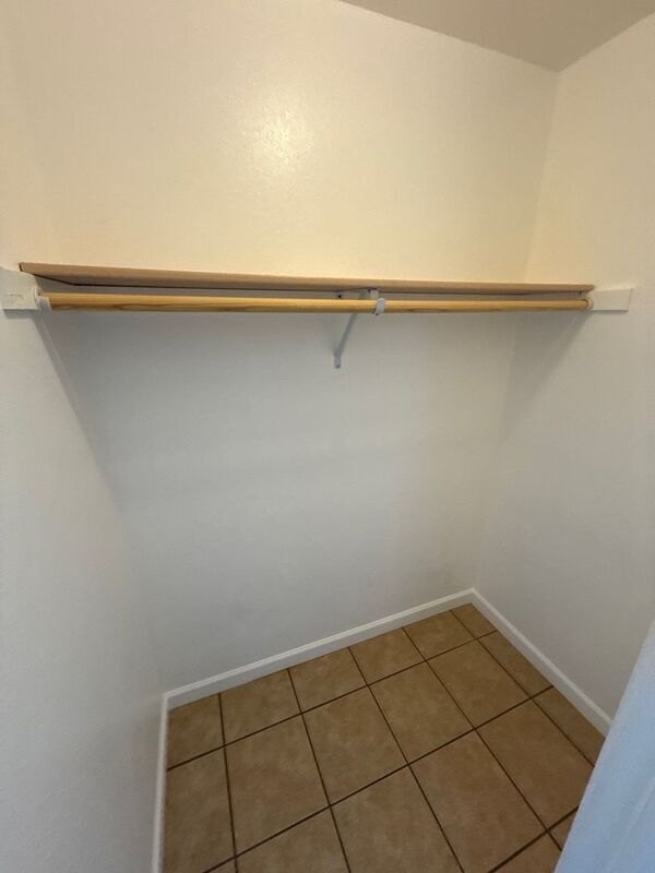 Building Photo - 1015 SW 5th Ave