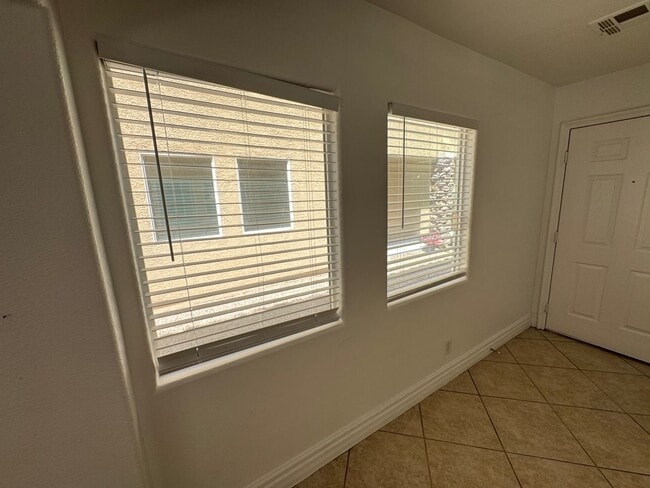 Building Photo - STUNNING 2 STORY HOME IN A GUARD GATED COM...