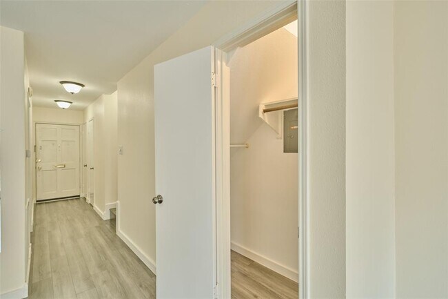 Building Photo - 2308 Winrock Blvd
