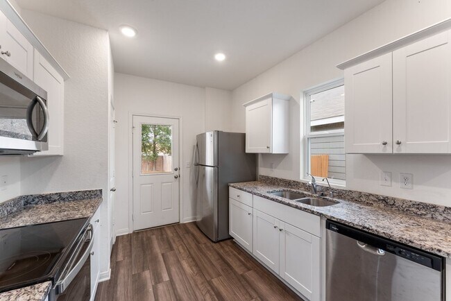 Building Photo - 6032 Pearl Mdw